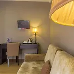 Hotel Your & 4*