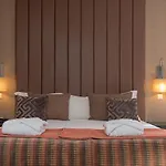 Hotel Your &